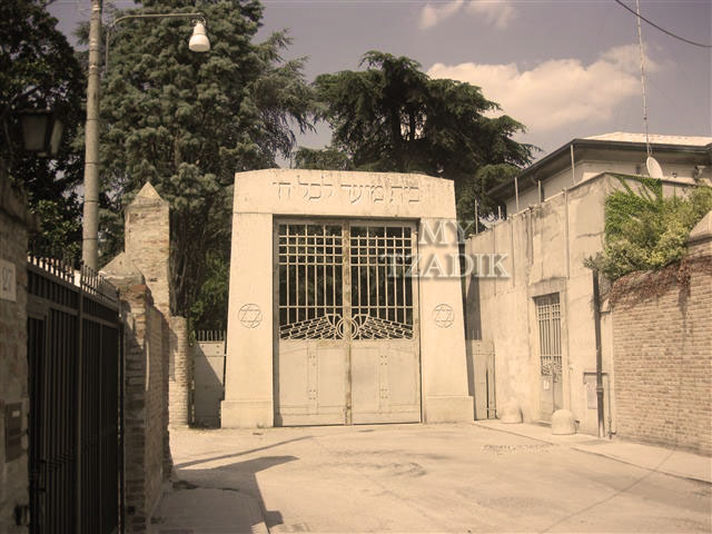 Time to visit the tombs of the Tzadikim