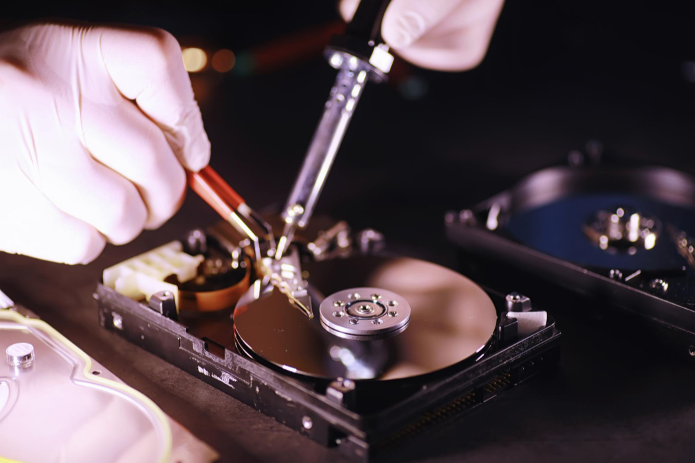 computer-equipment-repair-pc-components-hard-drive-restoration-workshop-winchester-virus-recovery